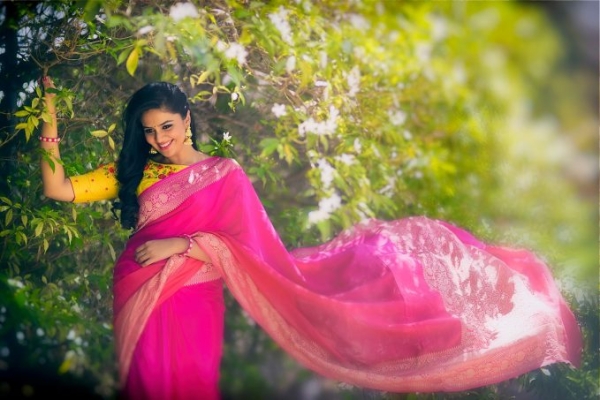 Play With Nature Traditional Saree Poses For Photoshoot 